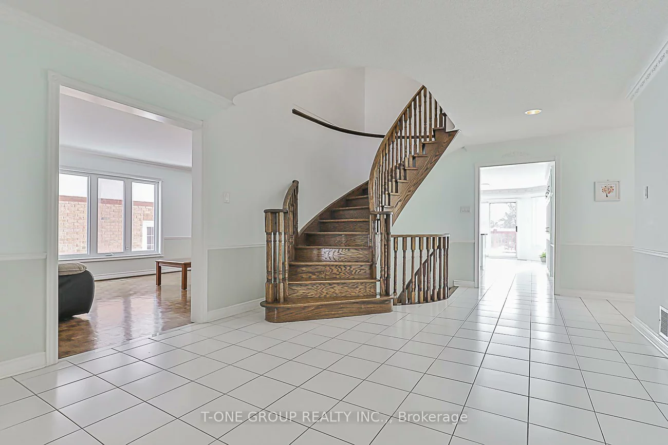 201, Strathearn, Bayview Hill, Richmond Hill