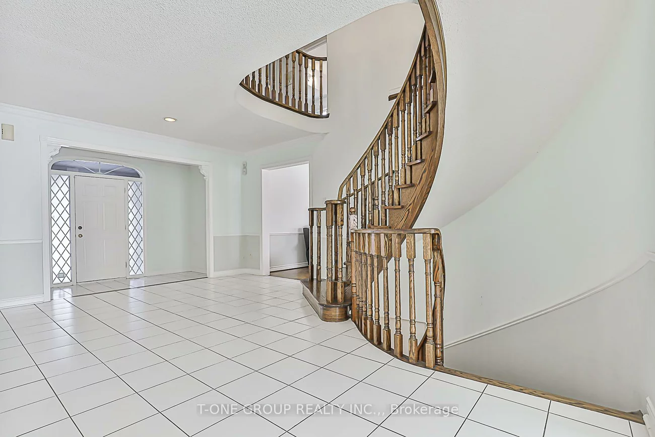 201, Strathearn, Bayview Hill, Richmond Hill