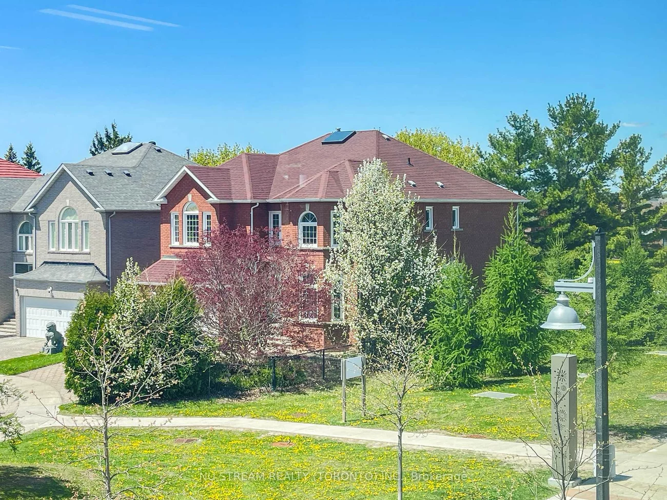 28, Sheila, Doncrest, Richmond Hill