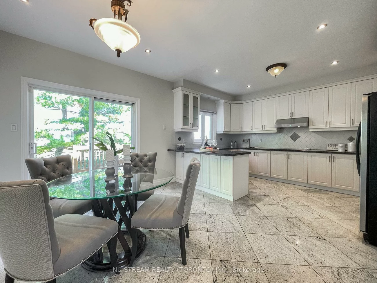 28, Sheila, Doncrest, Richmond Hill