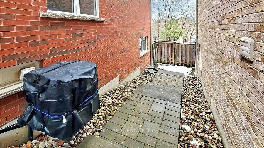 64, melbourne, Rouge Woods, Richmond Hill