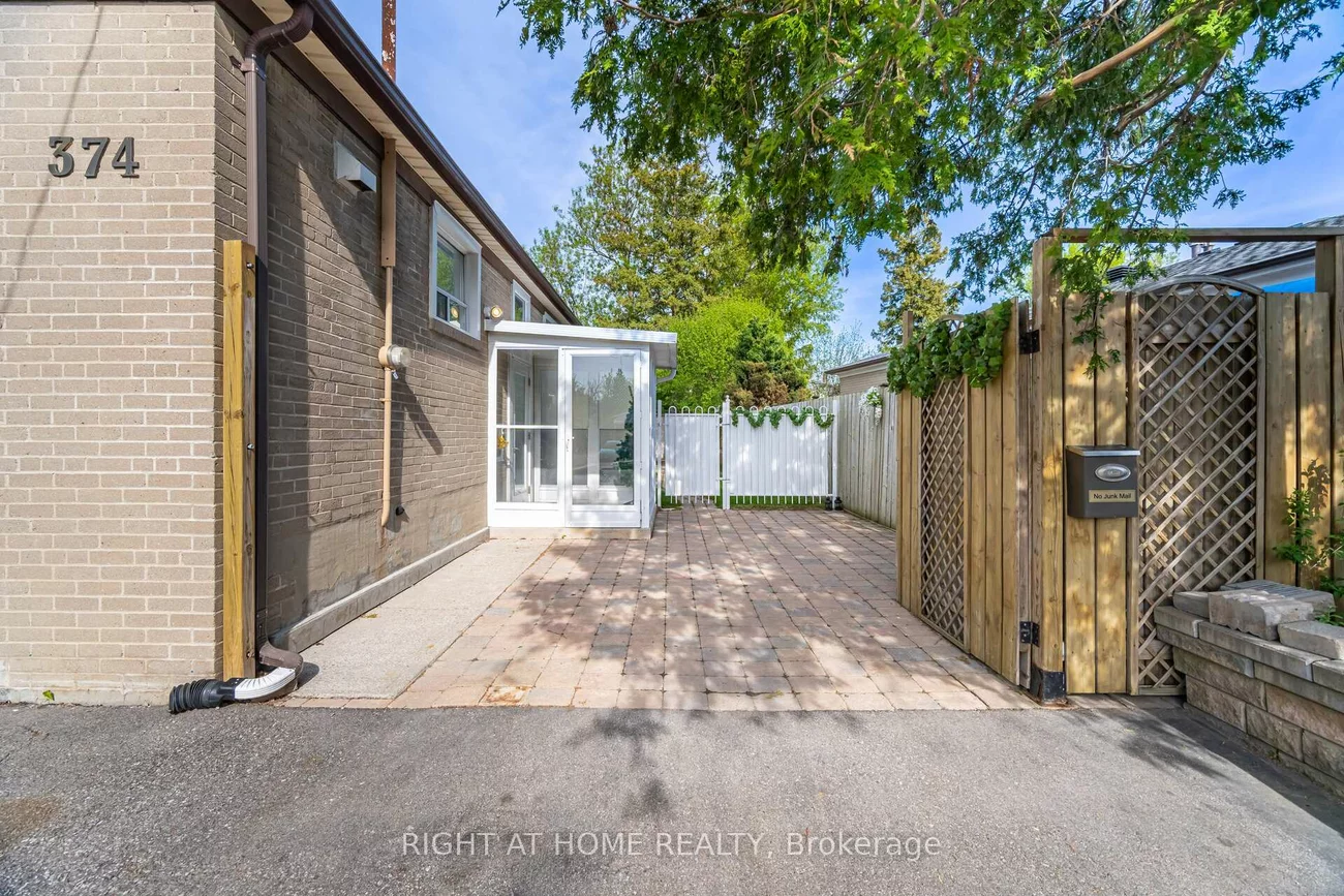 374, Browndale, Crosby, Richmond Hill