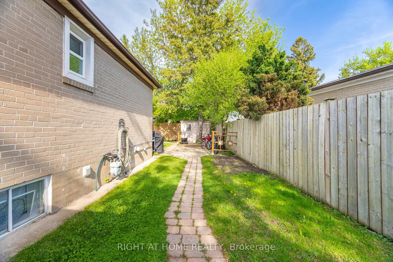 374, Browndale, Crosby, Richmond Hill