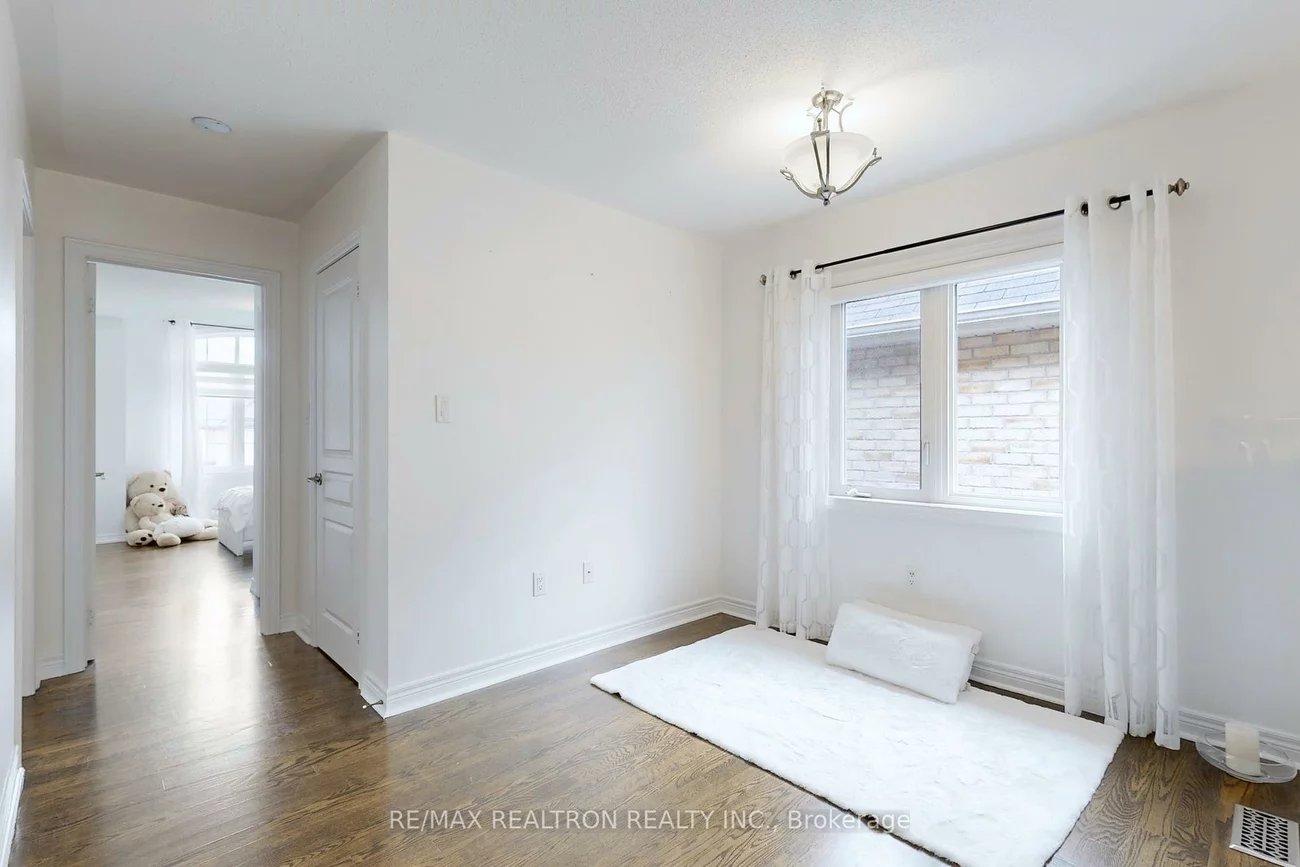 30, Riding Mountain, Jefferson, Richmond Hill