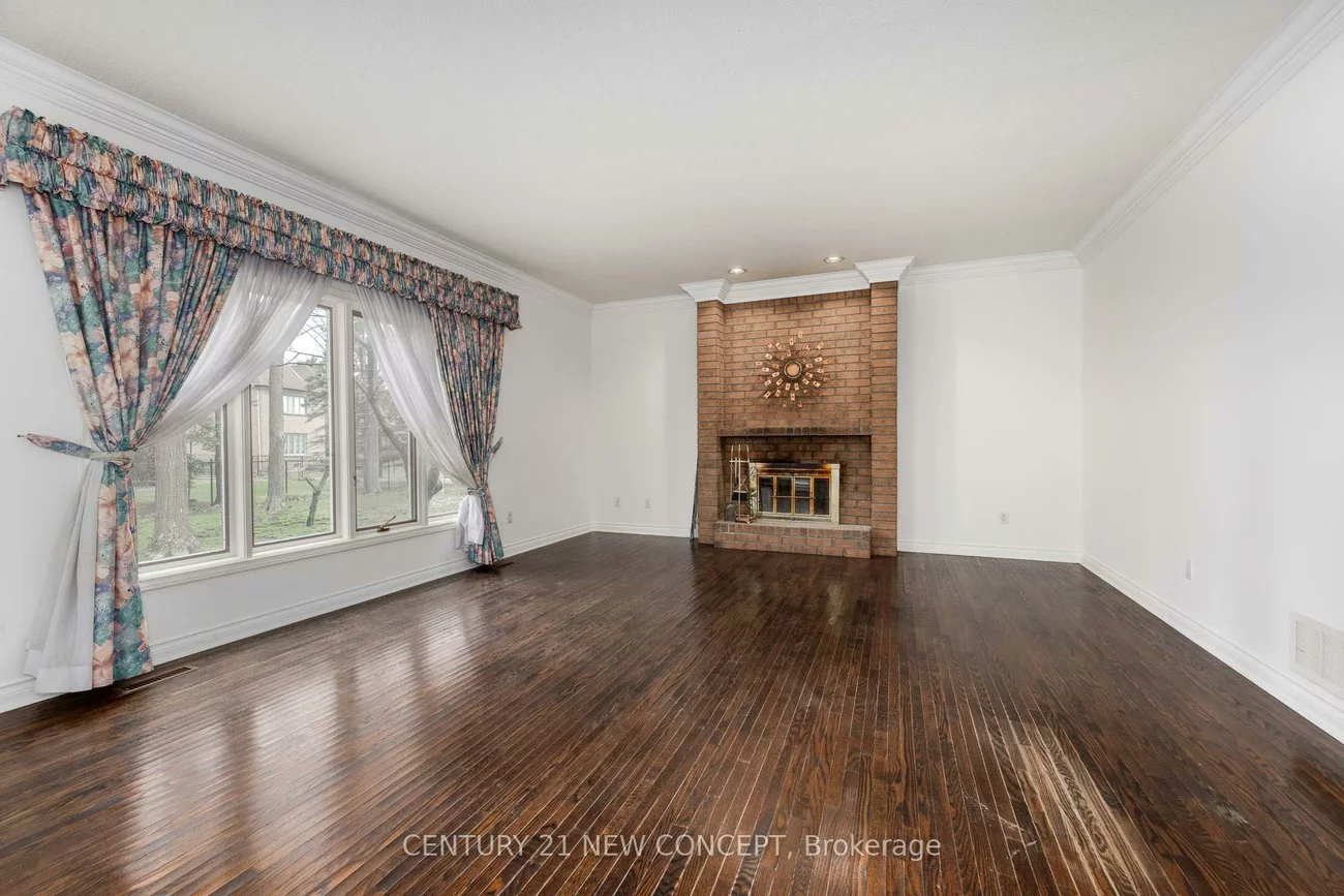 12, Chaplin, Bayview Hill, Richmond Hill
