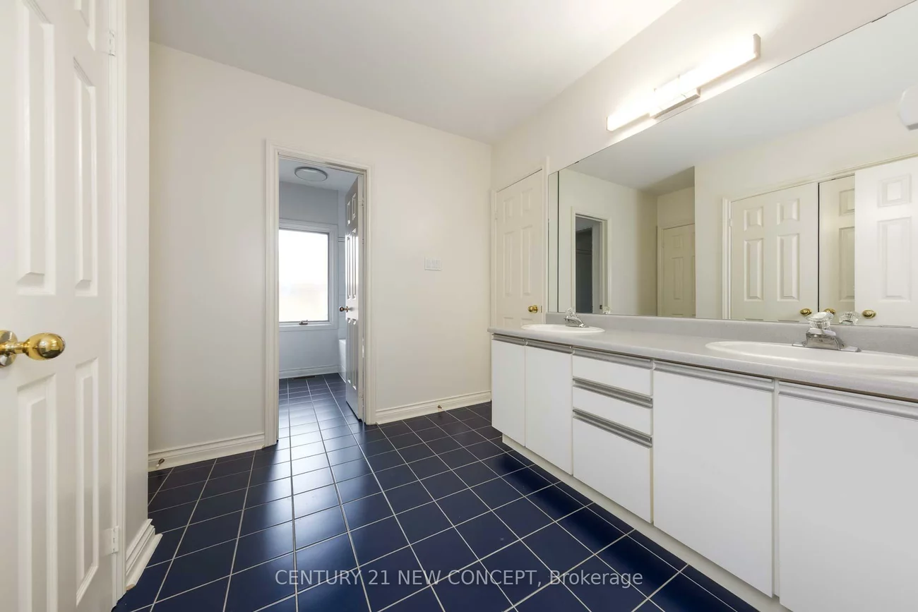 12, Chaplin, Bayview Hill, Richmond Hill