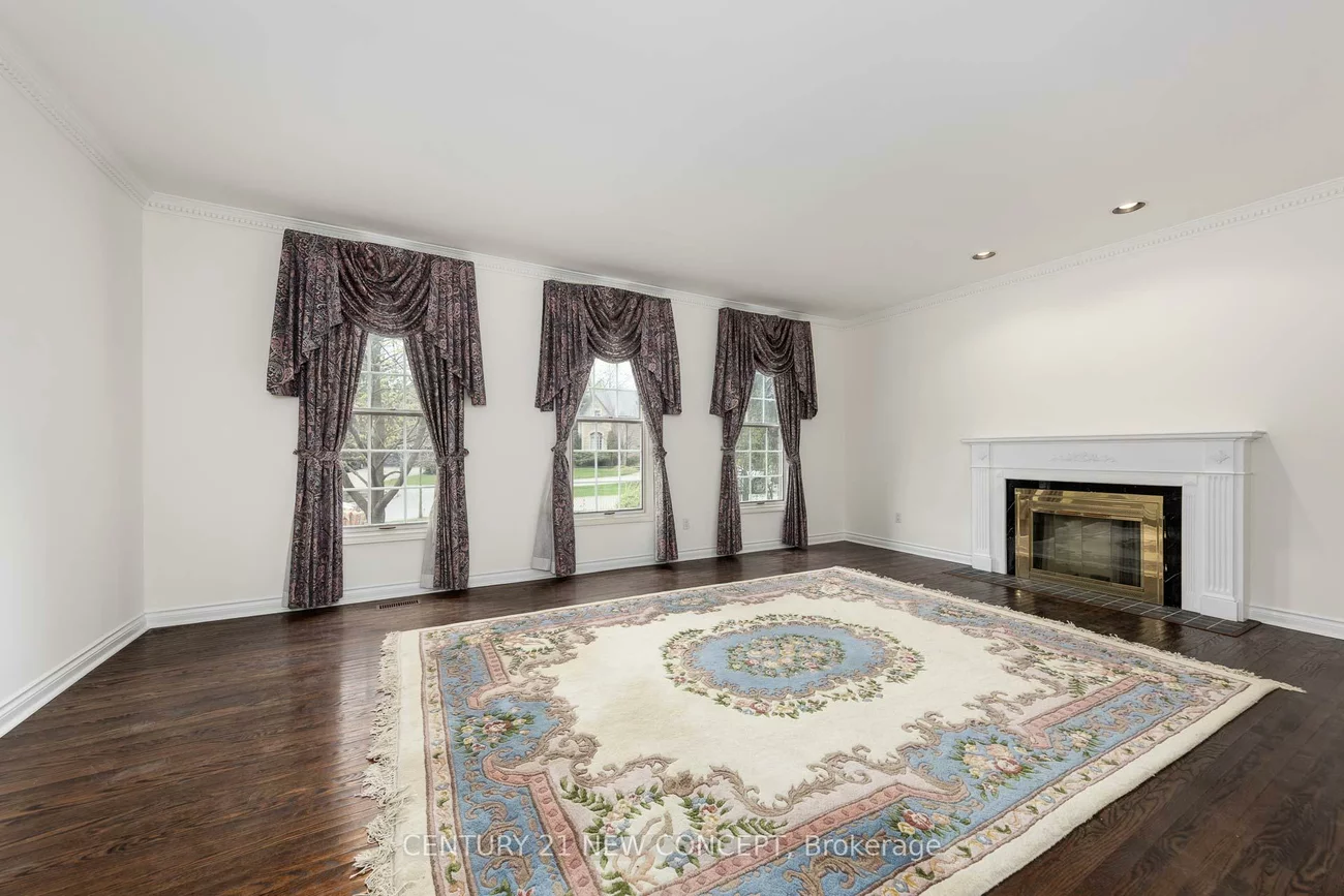 12, Chaplin, Bayview Hill, Richmond Hill