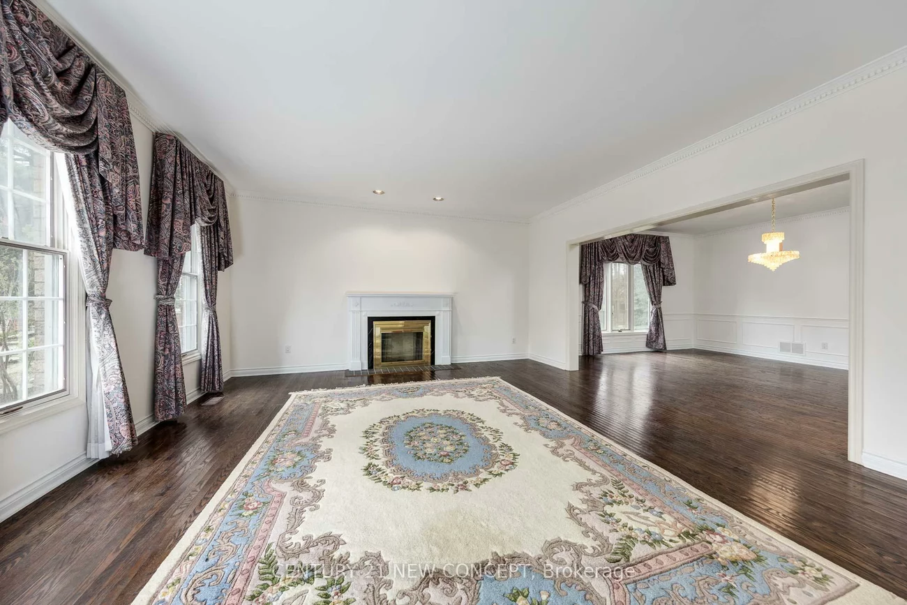12, Chaplin, Bayview Hill, Richmond Hill