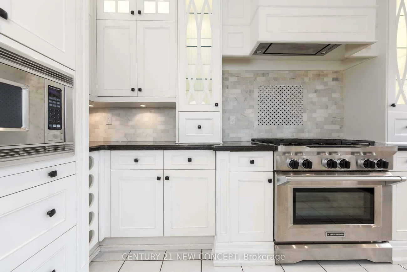 12, Chaplin, Bayview Hill, Richmond Hill