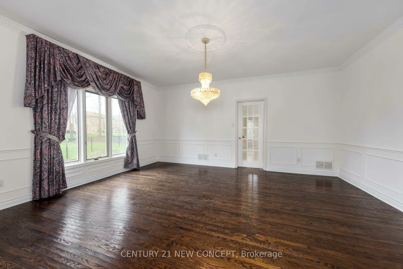 12, Chaplin, Bayview Hill, Richmond Hill