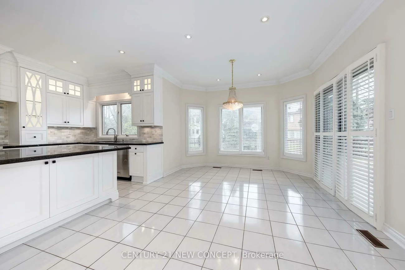 12, Chaplin, Bayview Hill, Richmond Hill