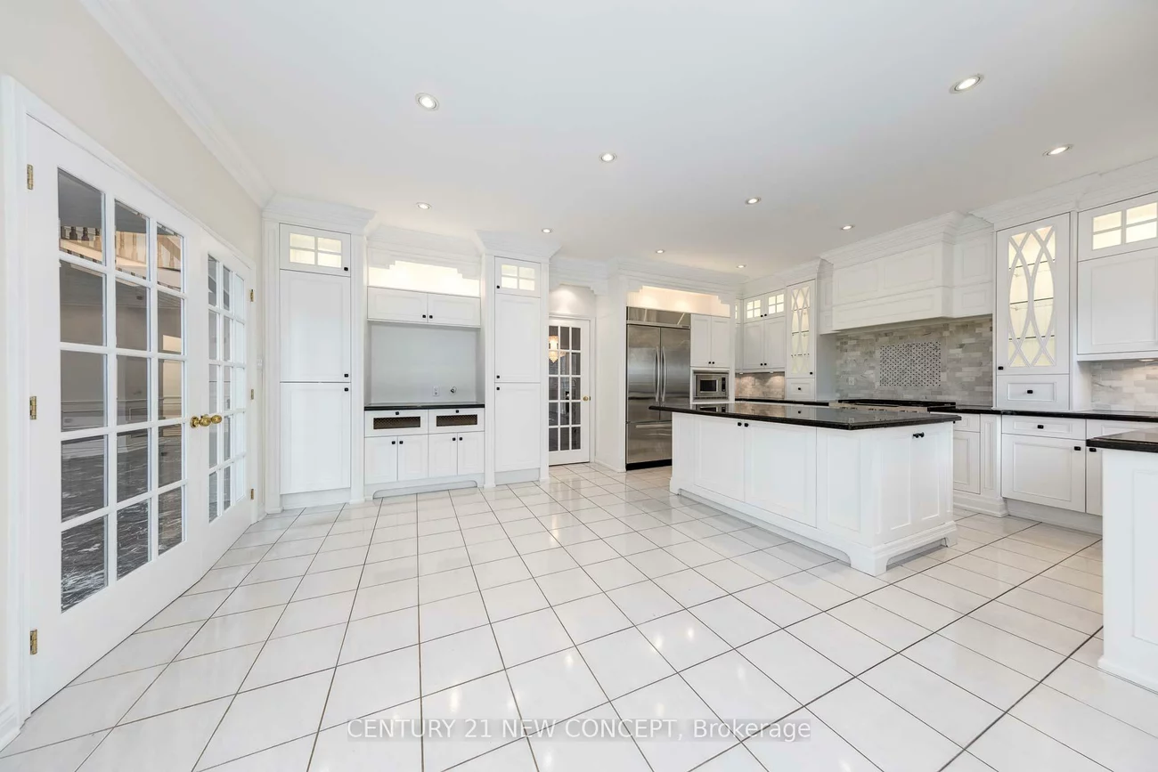 12, Chaplin, Bayview Hill, Richmond Hill