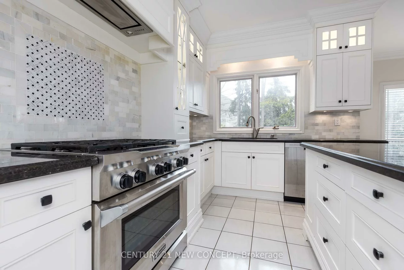 12, Chaplin, Bayview Hill, Richmond Hill