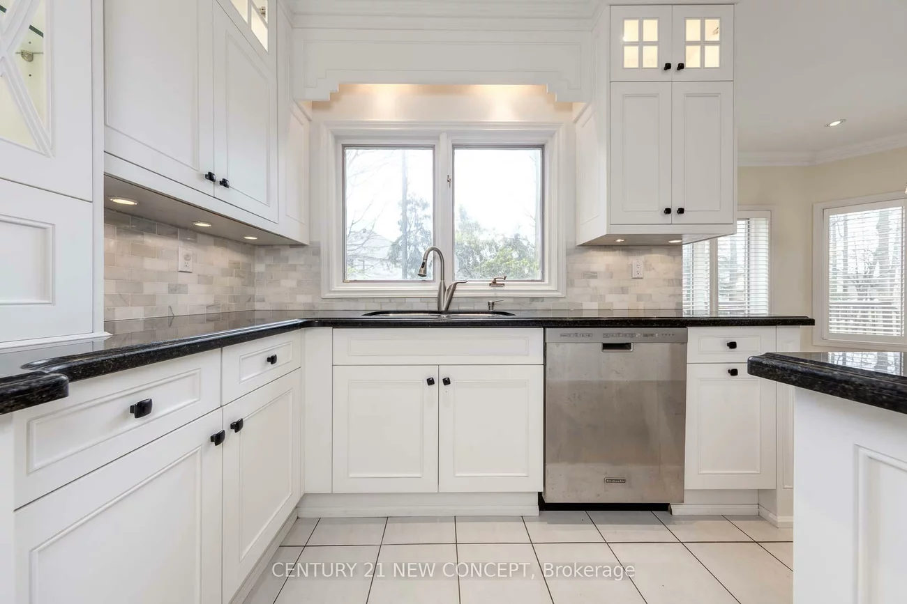 12, Chaplin, Bayview Hill, Richmond Hill