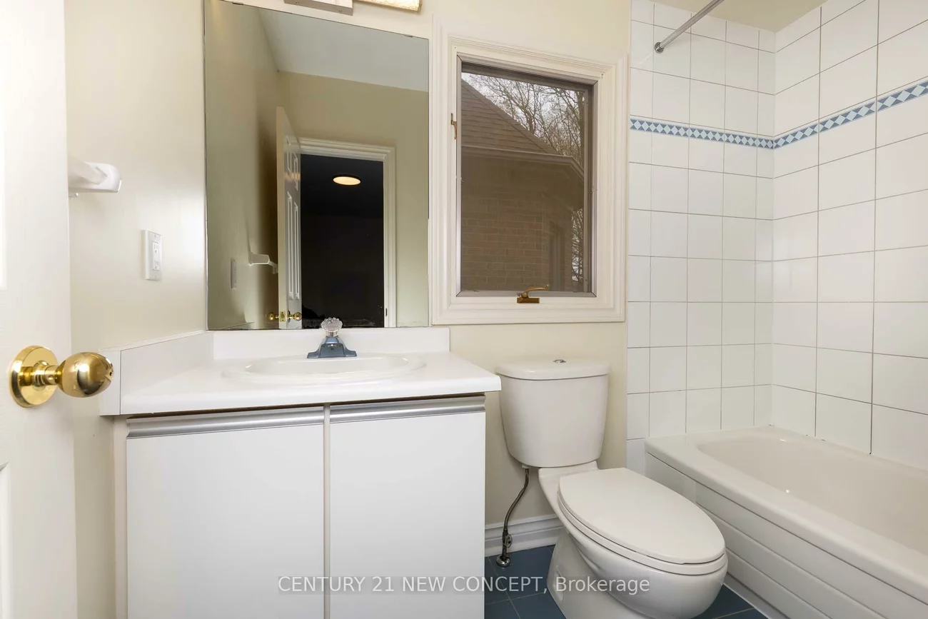 12, Chaplin, Bayview Hill, Richmond Hill