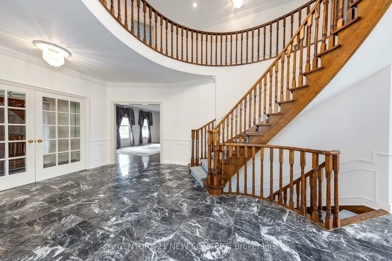 12, Chaplin, Bayview Hill, Richmond Hill