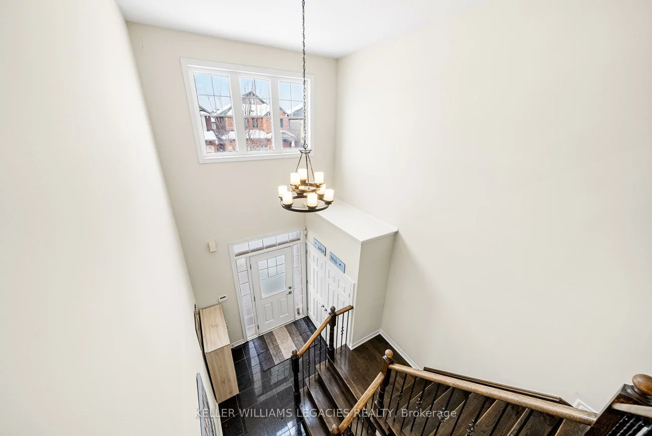 17, Mansard, Jefferson, Richmond Hill