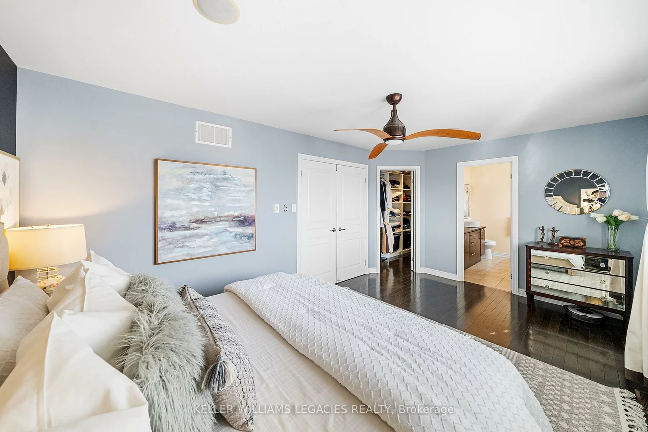 17, Mansard, Jefferson, Richmond Hill
