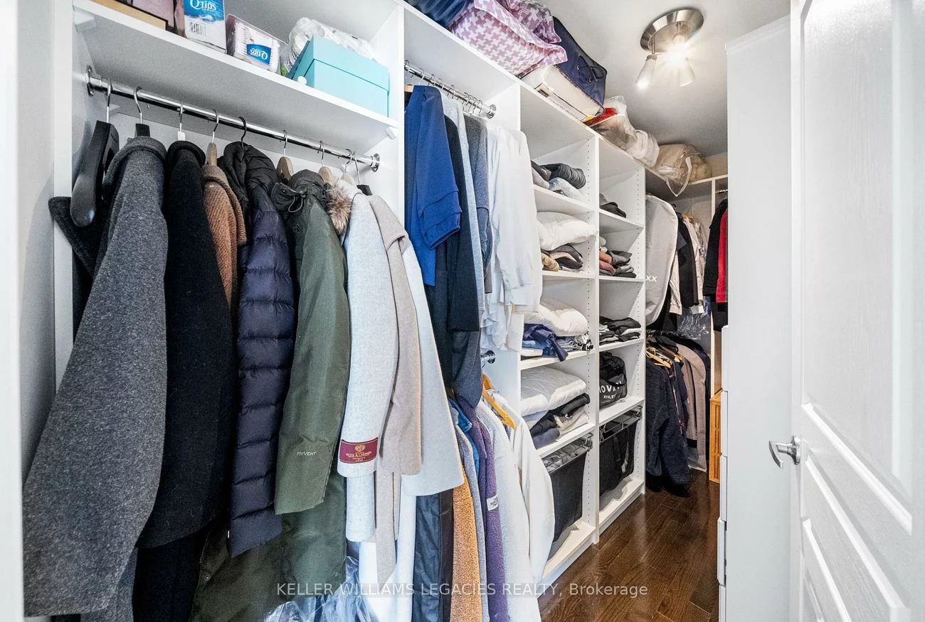 17, Mansard, Jefferson, Richmond Hill