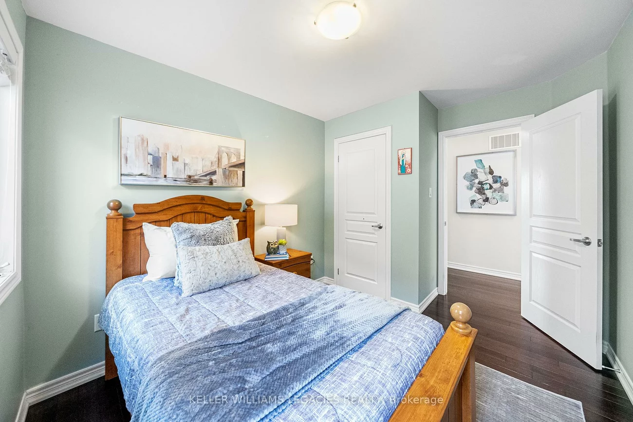 17, Mansard, Jefferson, Richmond Hill