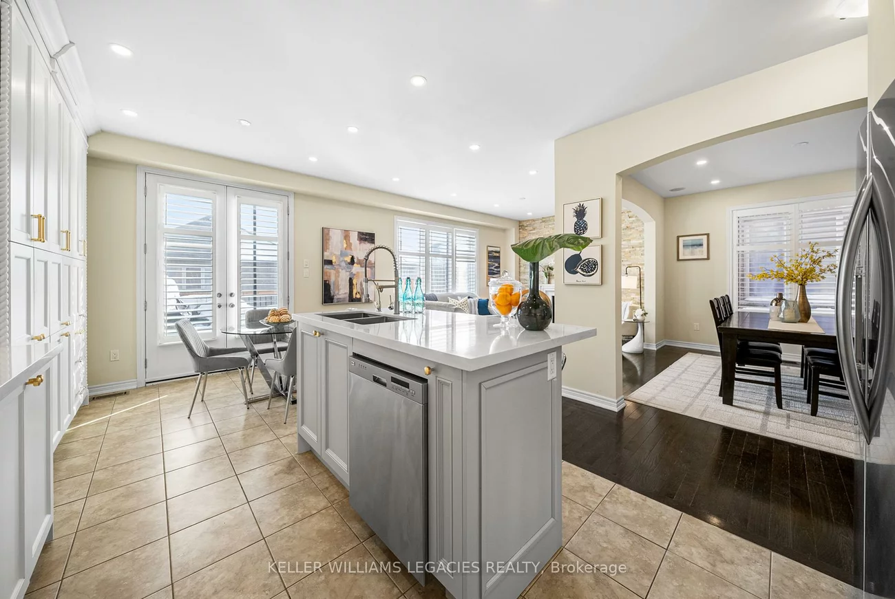 17, Mansard, Jefferson, Richmond Hill
