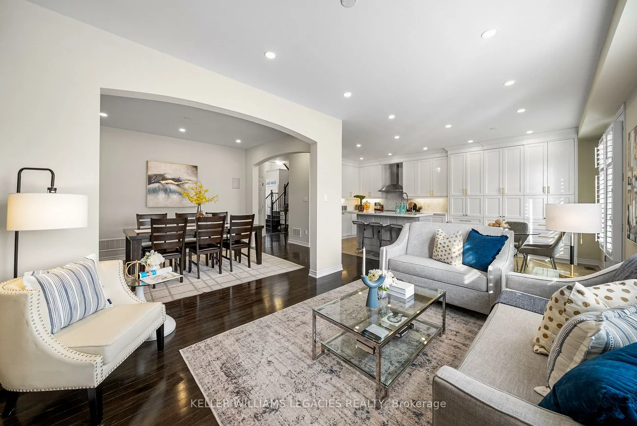17, Mansard, Jefferson, Richmond Hill