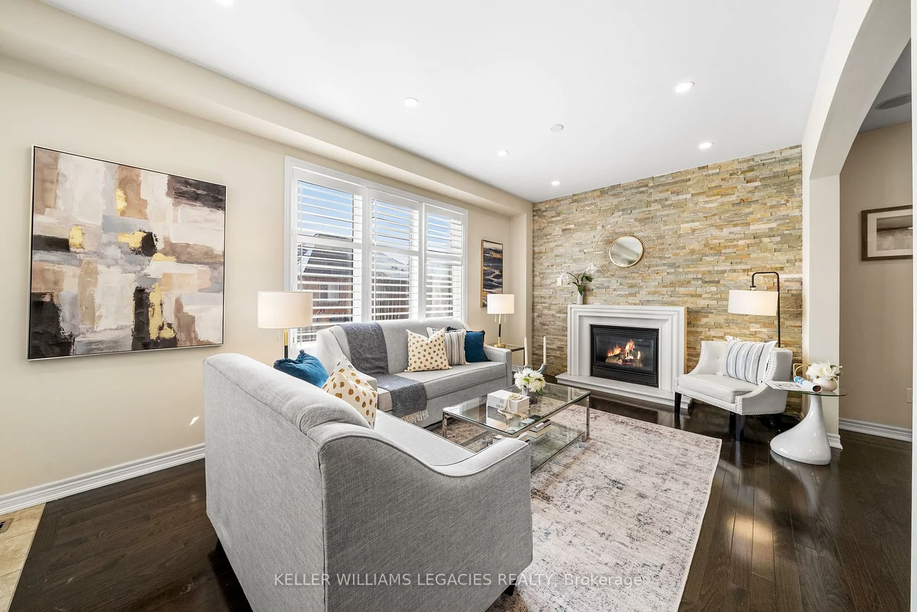 17, Mansard, Jefferson, Richmond Hill