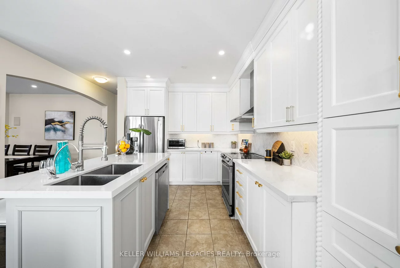 17, Mansard, Jefferson, Richmond Hill