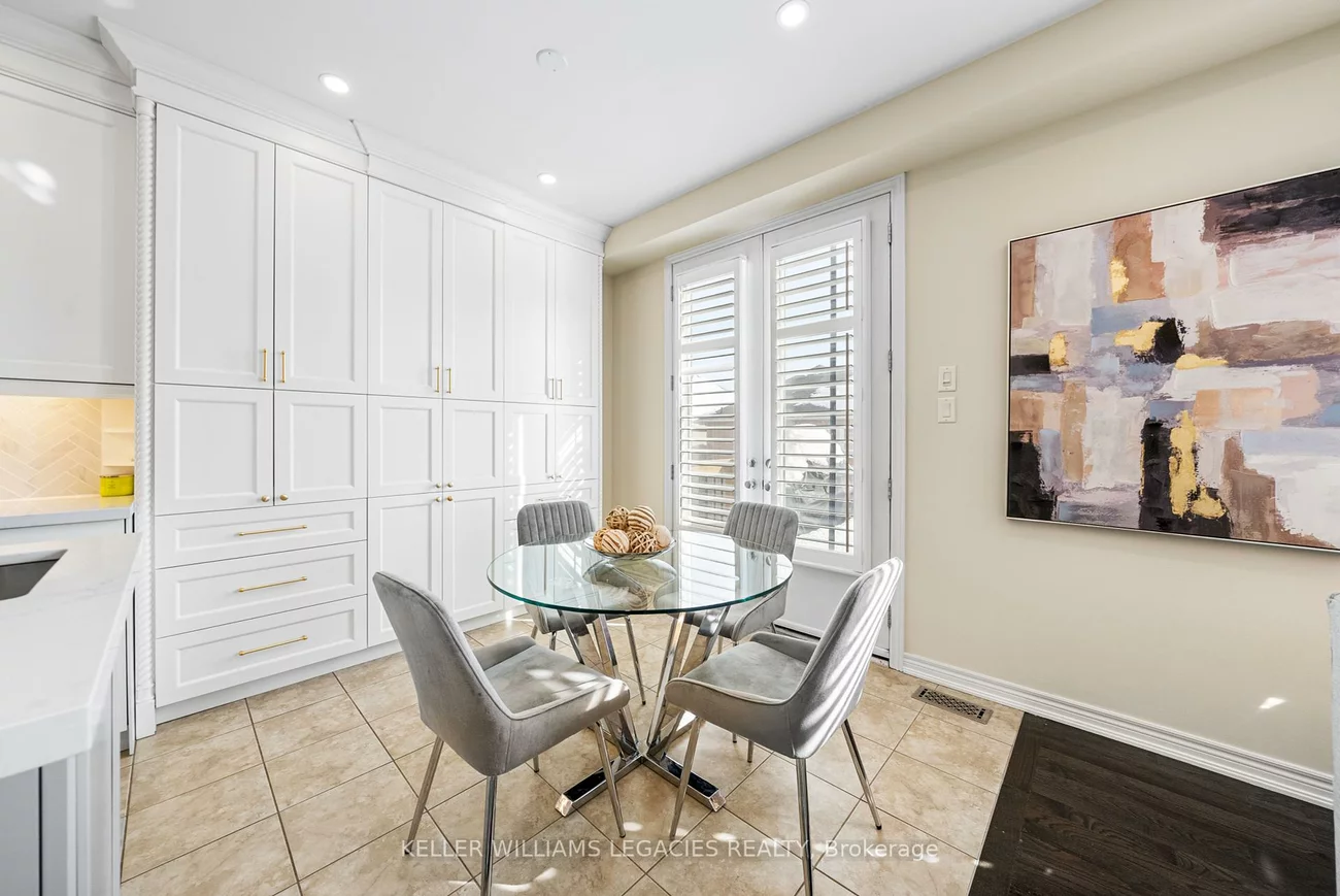 17, Mansard, Jefferson, Richmond Hill