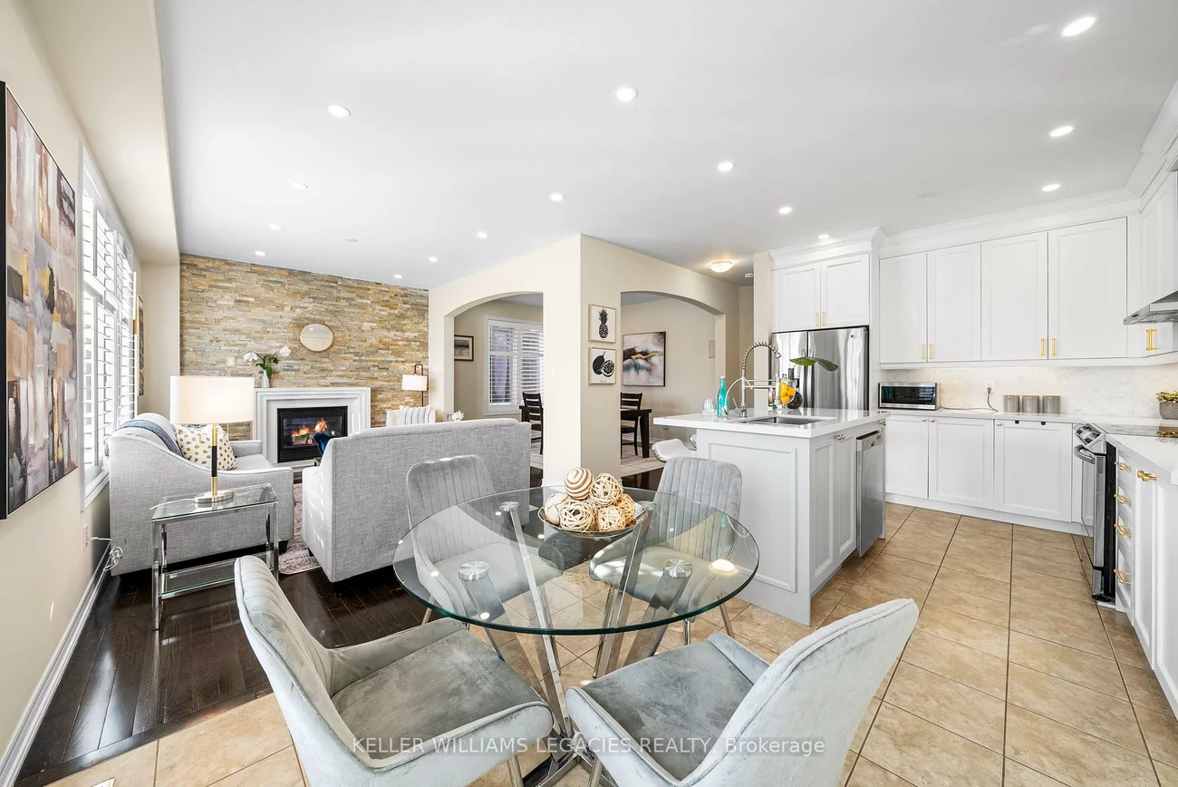 17, Mansard, Jefferson, Richmond Hill