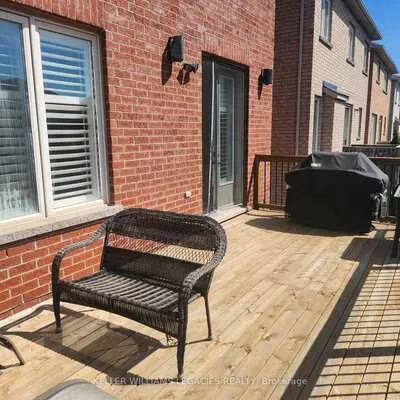 17, Mansard, Jefferson, Richmond Hill