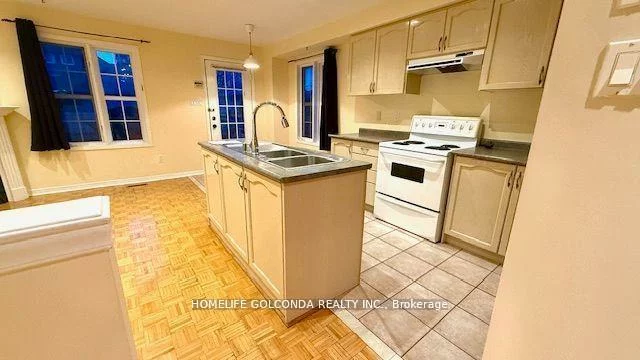 82, Ellesmere, Langstaff, Richmond Hill