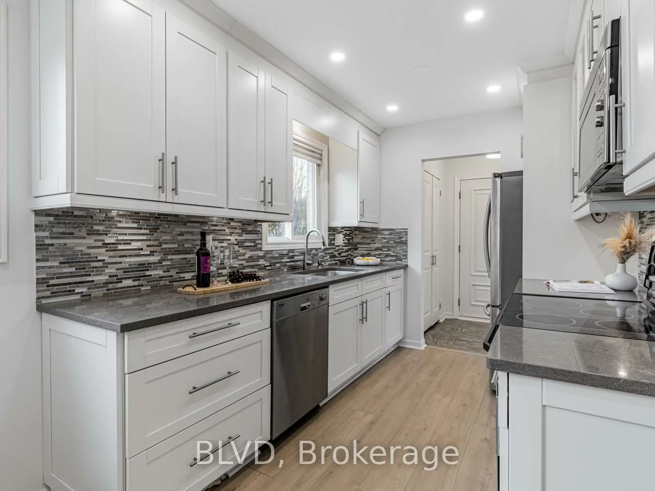33, Law, North Richvale, Richmond Hill