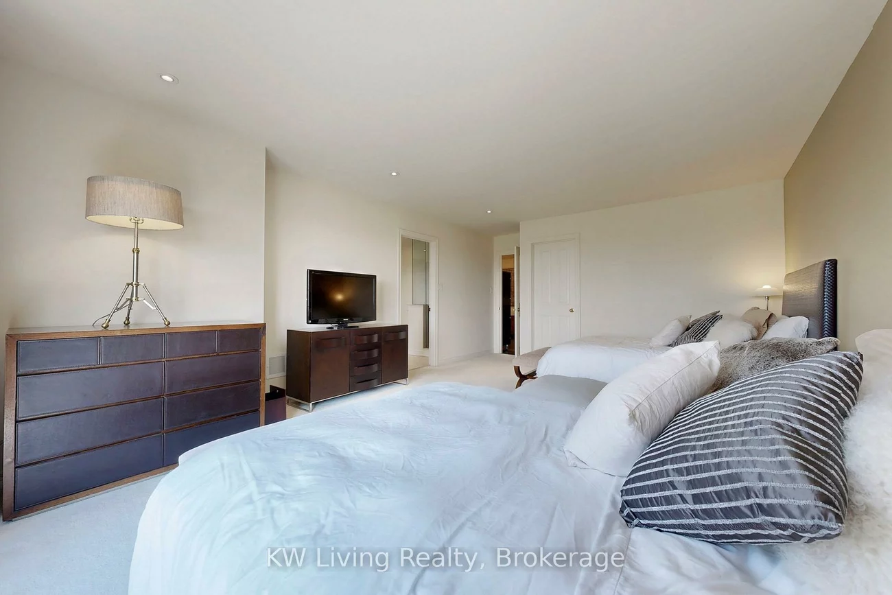 16, Carriage House, Jefferson, Richmond Hill