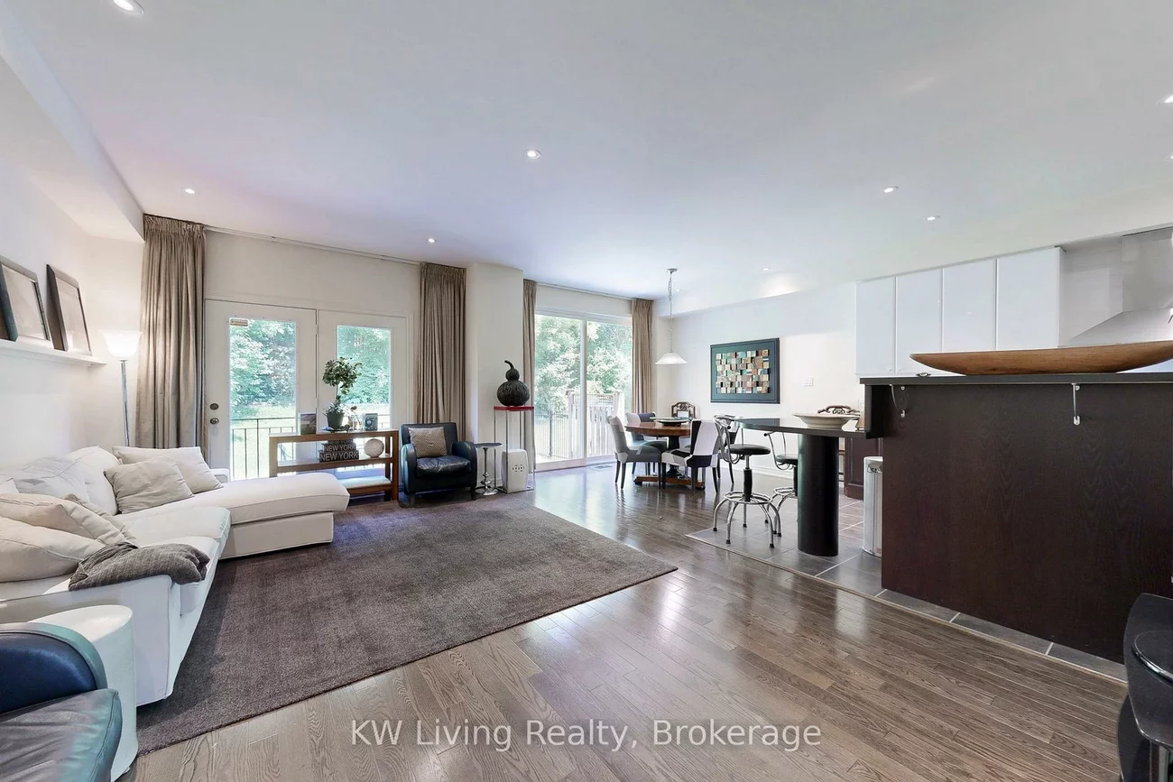 16, Carriage House, Jefferson, Richmond Hill
