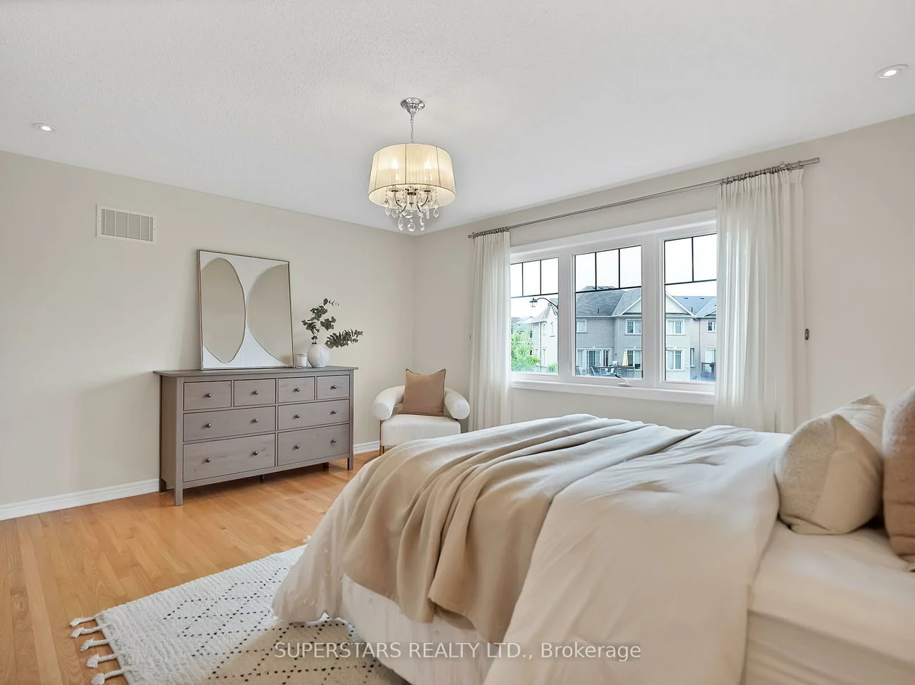 9, Bassview, Jefferson, Richmond Hill