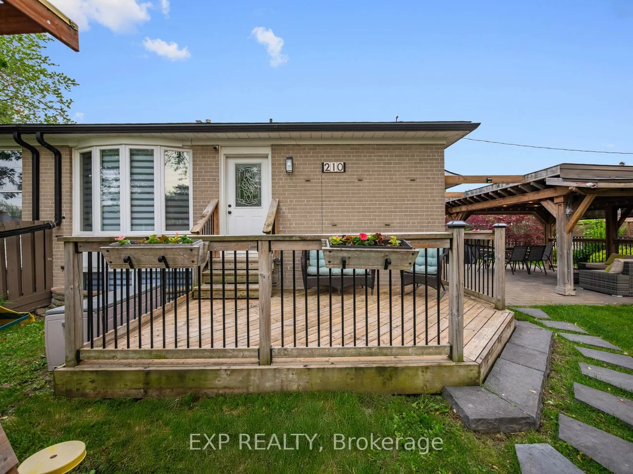 210, Ashlar, Crosby, Richmond Hill