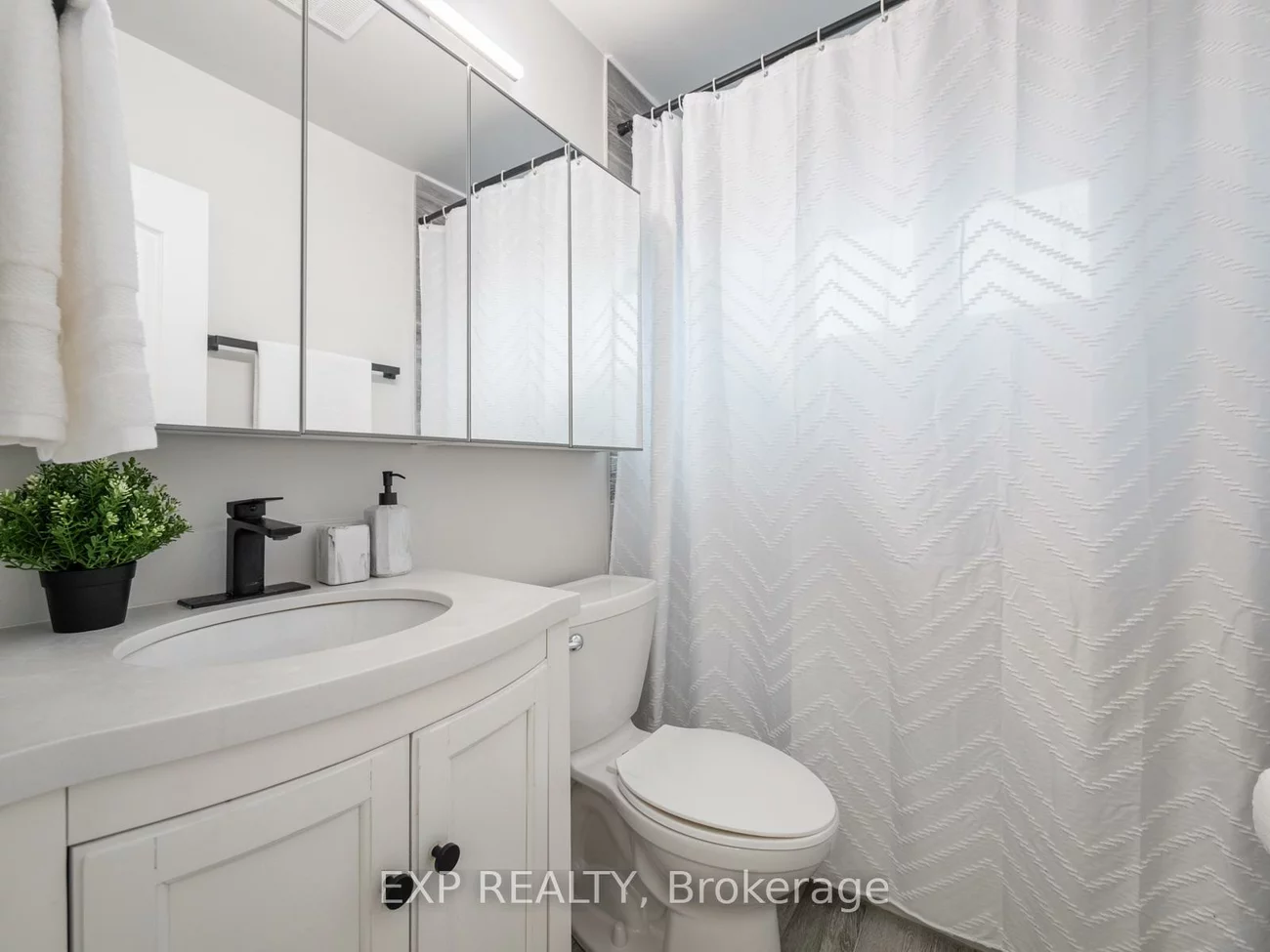 210, Ashlar, Crosby, Richmond Hill