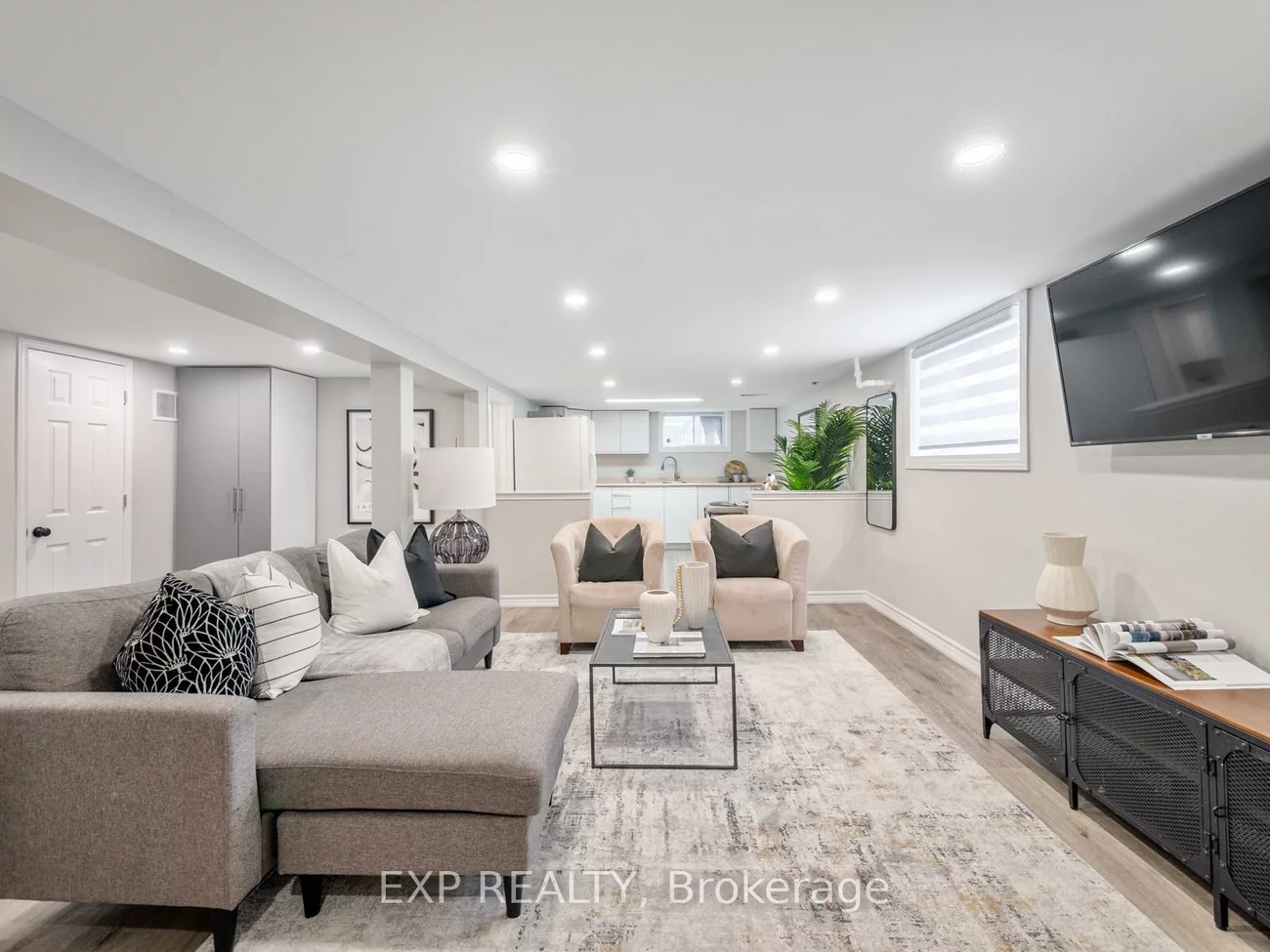 210, Ashlar, Crosby, Richmond Hill