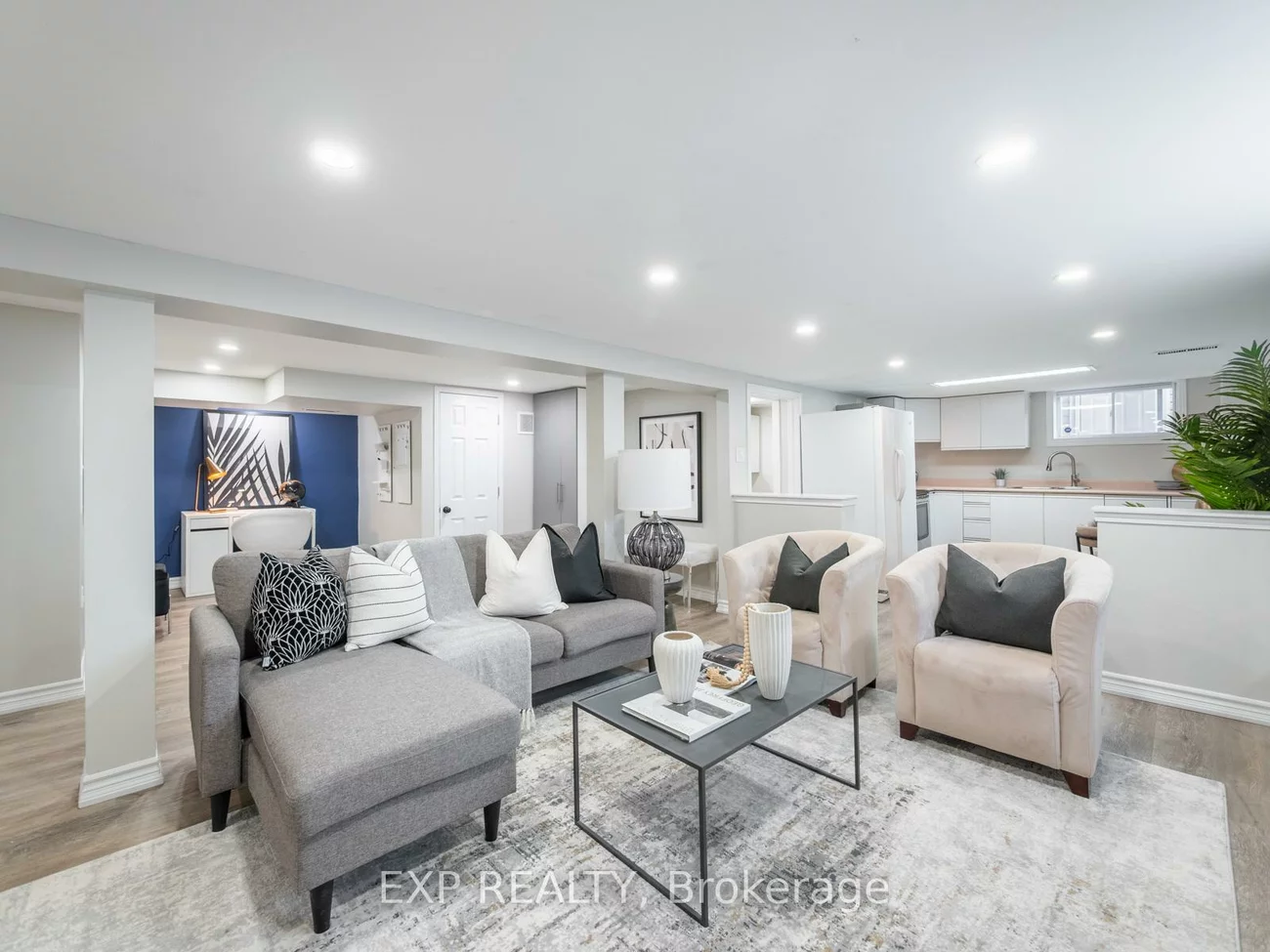 210, Ashlar, Crosby, Richmond Hill