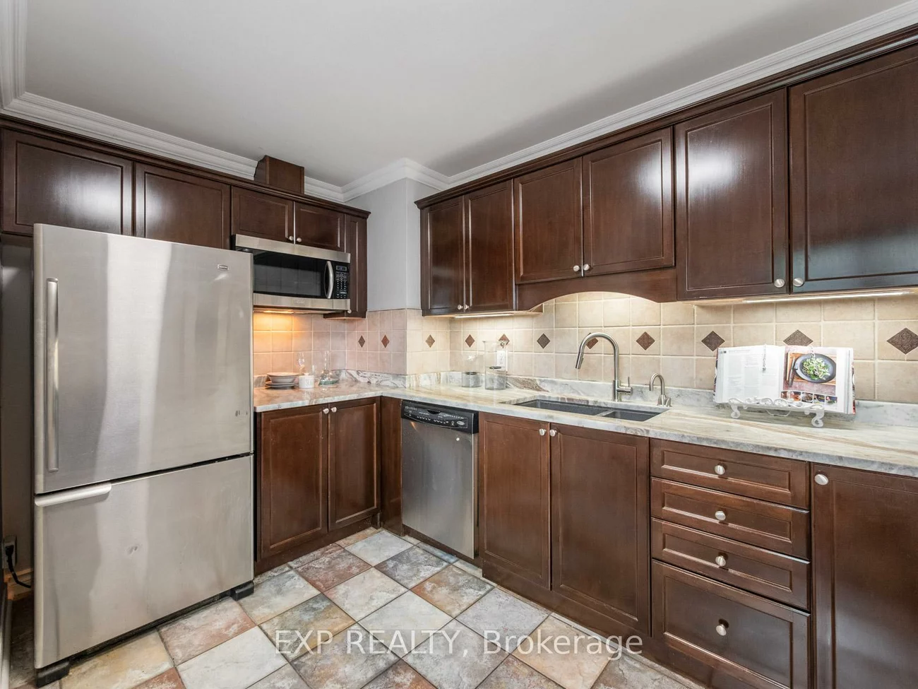 210, Ashlar, Crosby, Richmond Hill