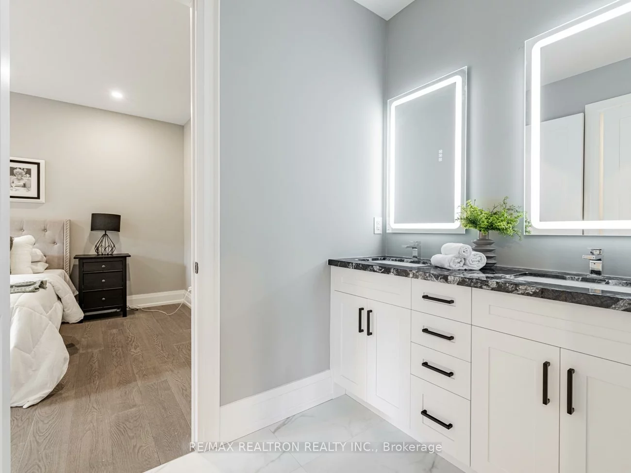 51, Centre, Crosby, Richmond Hill