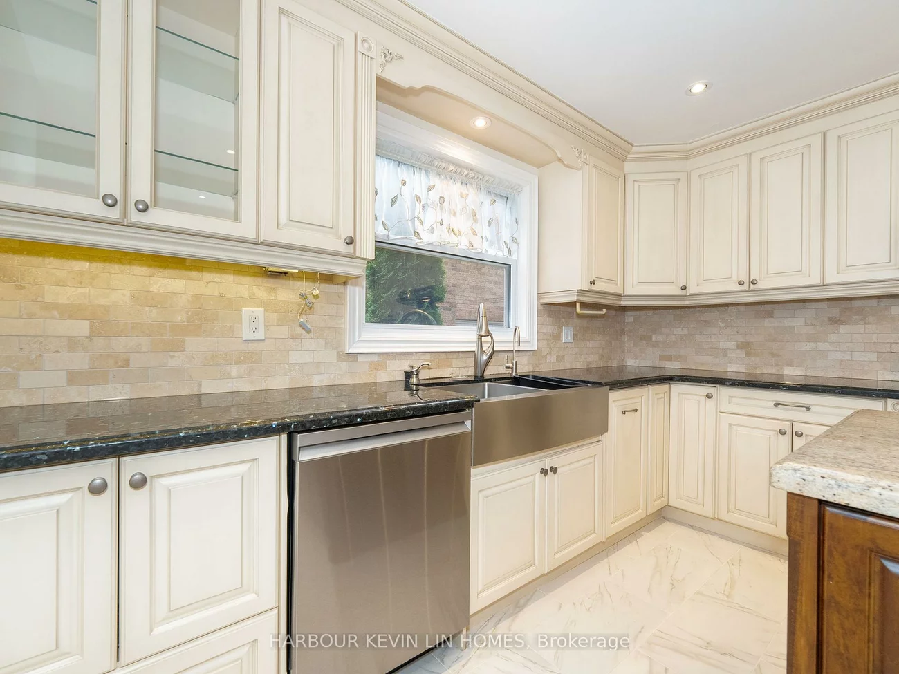 39, Montclair, Bayview Hill, Richmond Hill