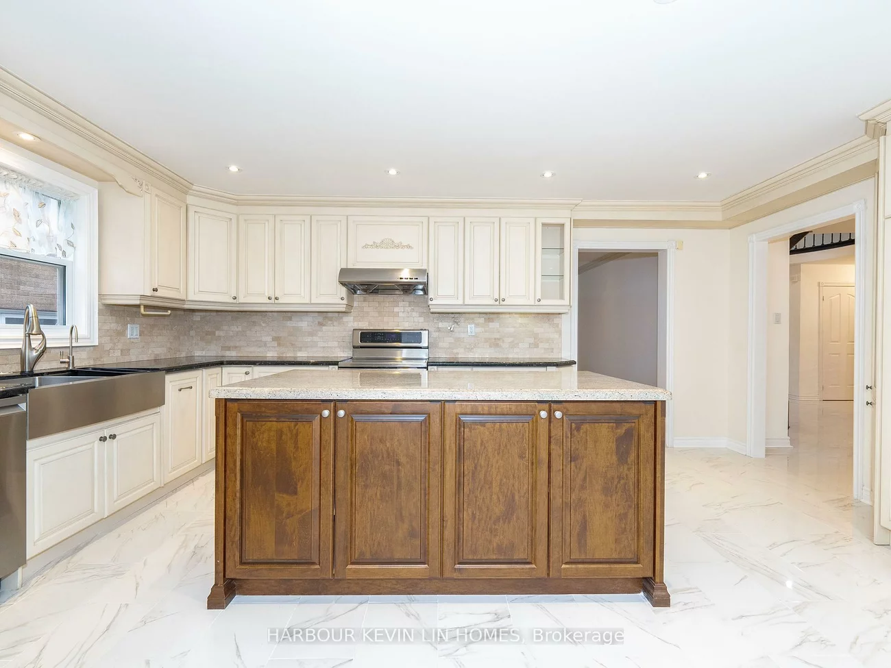 39, Montclair, Bayview Hill, Richmond Hill