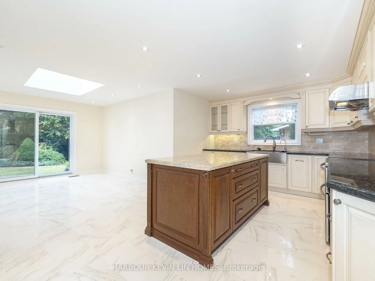 39, Montclair, Bayview Hill, Richmond Hill