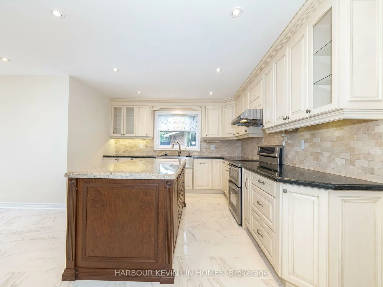 39, Montclair, Bayview Hill, Richmond Hill