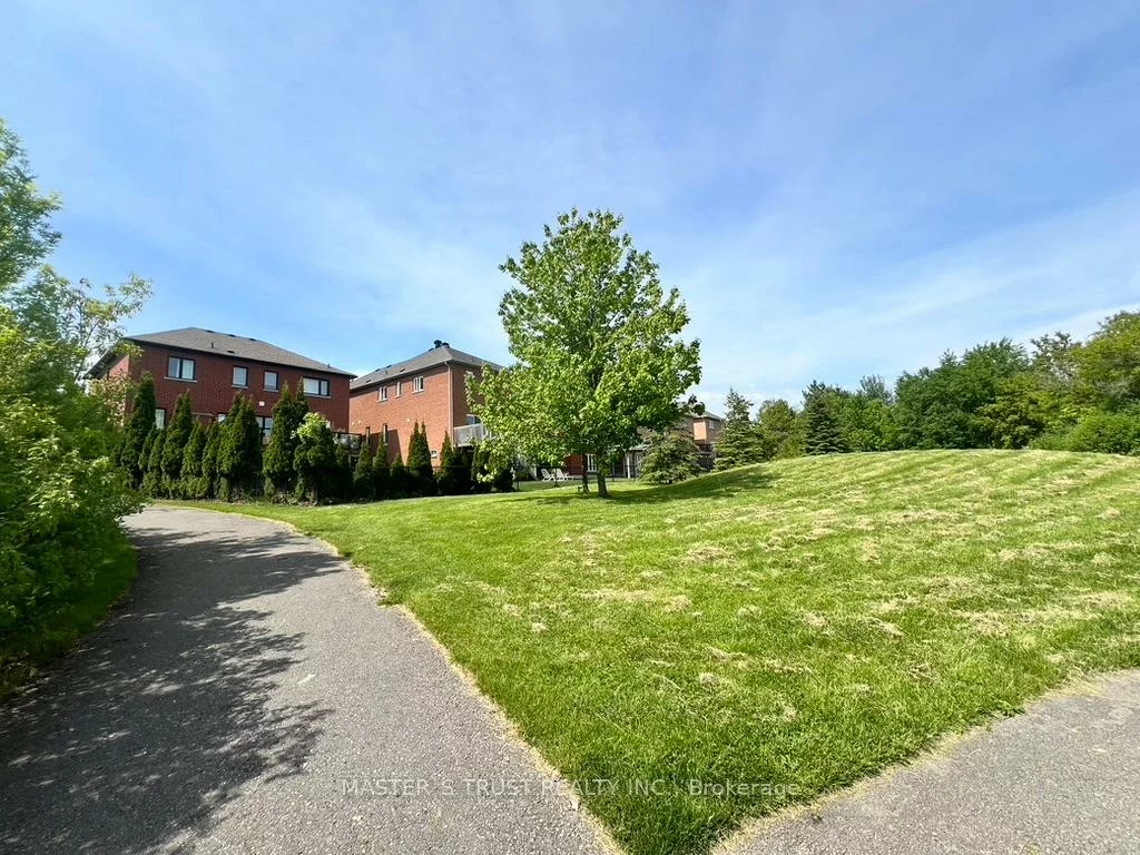 142, Redstone, Rouge Woods, Richmond Hill