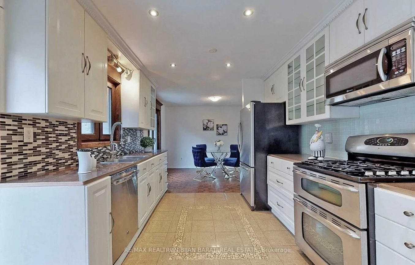 18, Mayvern, North Richvale, Richmond Hill