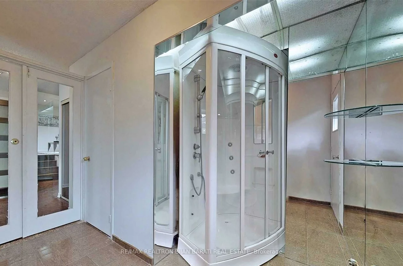 18, Mayvern, North Richvale, Richmond Hill