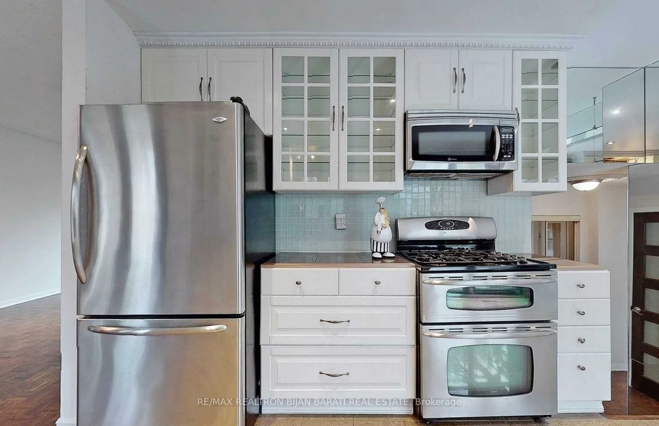 18, Mayvern, North Richvale, Richmond Hill